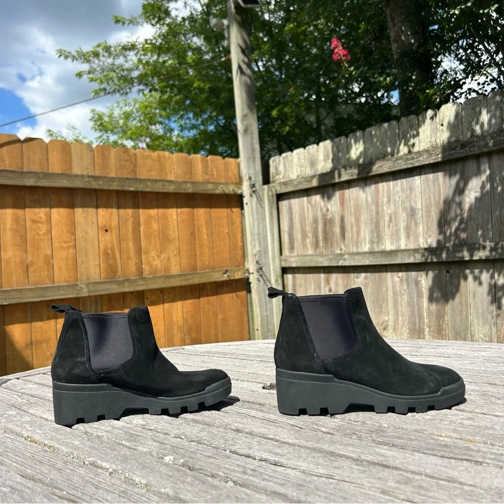 Eileen Fisher Splash Waterproof‎ Suede Chelsea Bootie in Black, size 5.5